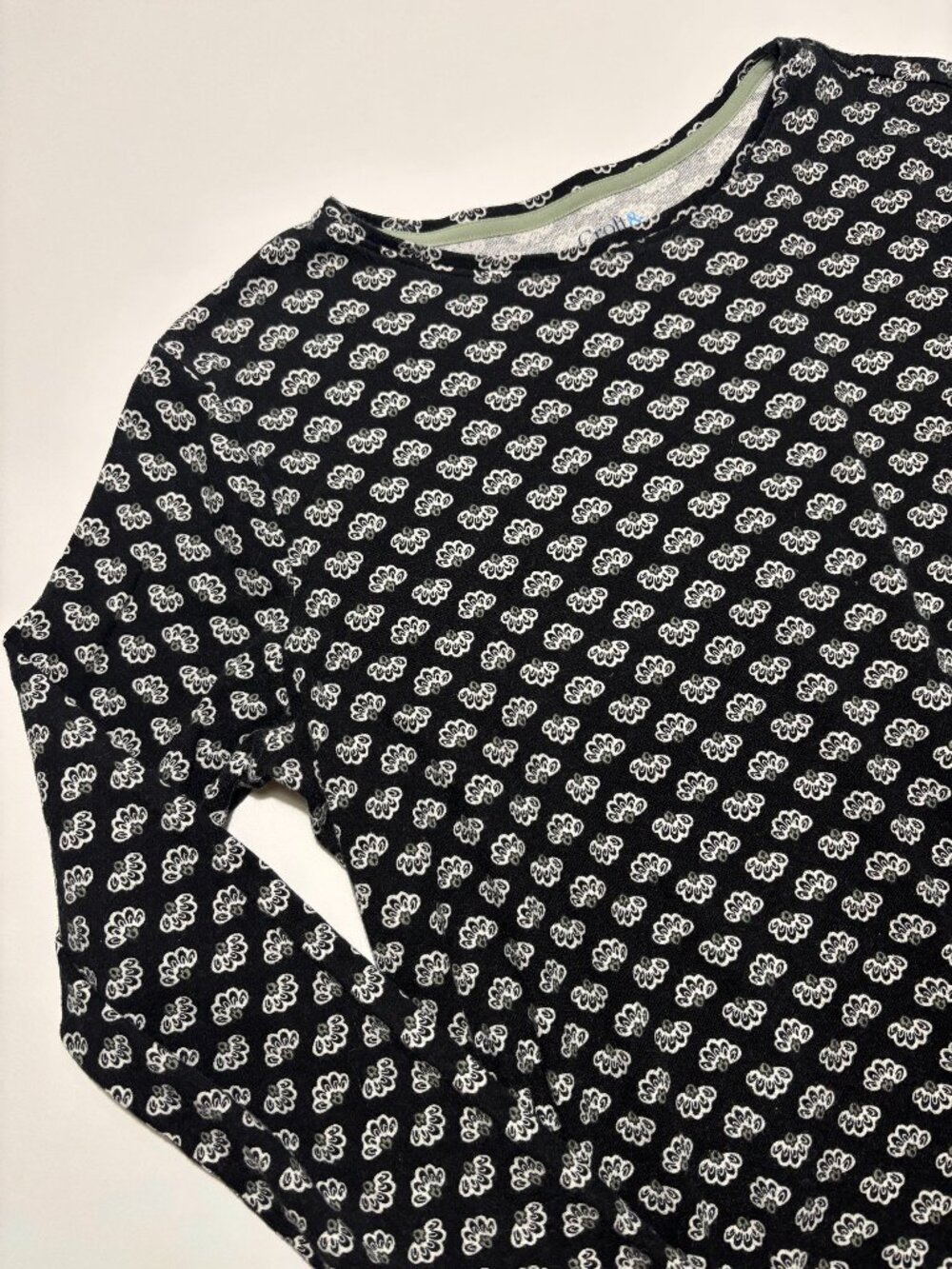 Croft & Barrow Black White & Green Patterned Long Sleeve Cotton T-Shirt